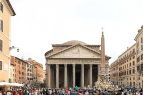 The Artist's House in front of Pantheon